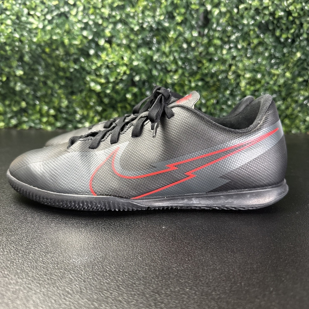 Nike Mercurial Vapor 13 Academy Indoor shoes Kids Size 6 Y Black And Red